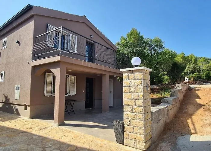 Apartments Hvaranin